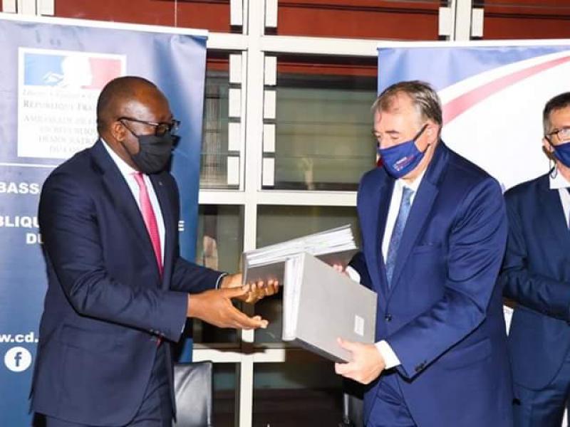 Sele Yaghuli et l'ambassadeur de la France