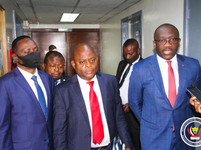 Ministre des finances, Sale Yalaghuli et la délégation de l'intersyndicale des réfugies financières 